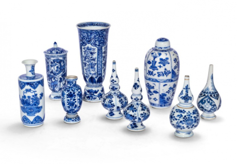 Ensemble de vases en porcelaine de chine, bleu et blanc dynastie Qing du 18 éme siècle.